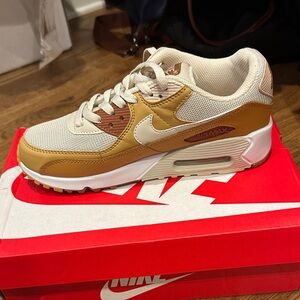 Nike Air Max Cream and Brown Sneakers